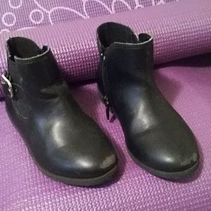 BLACK BOOTS